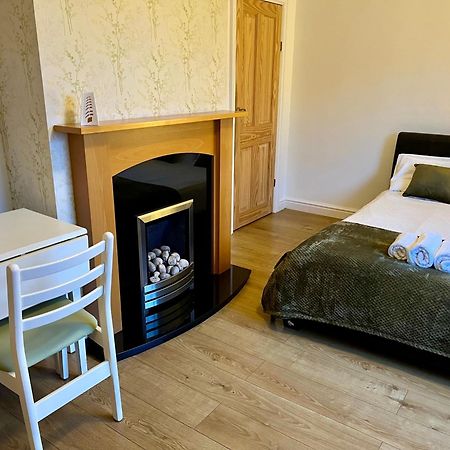 Housefield Stay, Room 4 Stoke-on-Trent Exterior photo